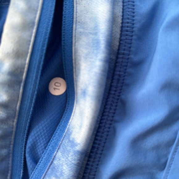 Lululemon Speed Shorts Size 10 Blue Tie Dye Waistband Lined Running Shorts - Picture 3 of 3